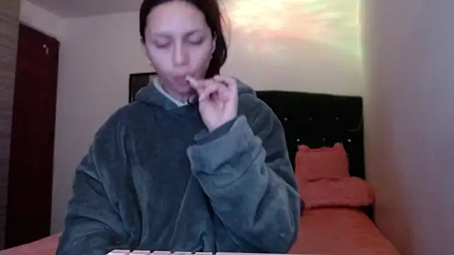 holy juli online show from 11, 7, 2026