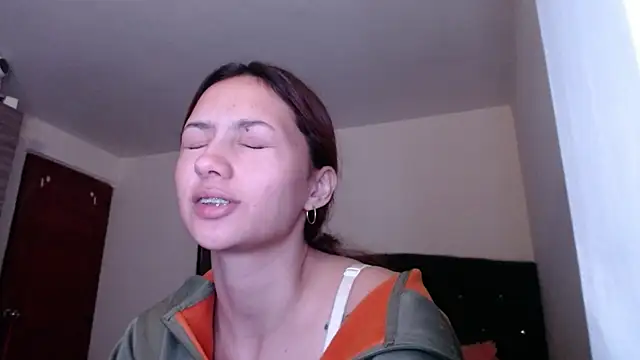 holy juli online show from 24, 7, 2026
