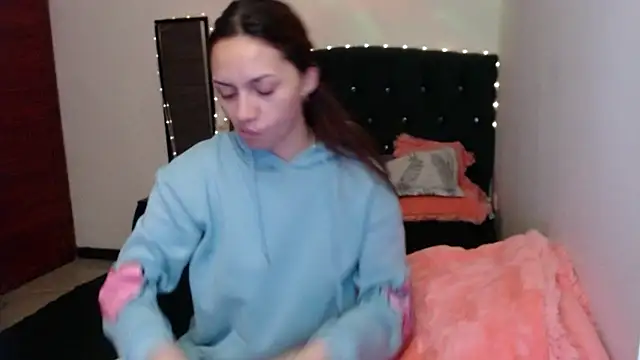 holy juli online show from 27, 7, 2026