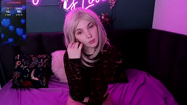 Fluffy Monica online show from 1, 3, 2025