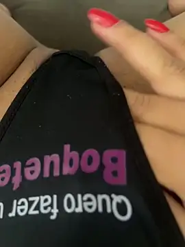 Snapshot of luara1988 chatting on 4, 10, 2025 luara1988 online show from 4, 10, 2025