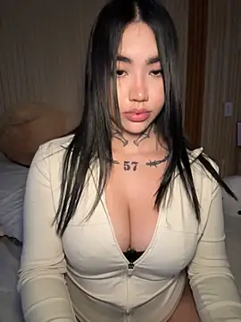 Snapshot of Nickiiiii chatting on 25, 11, 2025 Nickiiiii online show from 25, 11, 2025