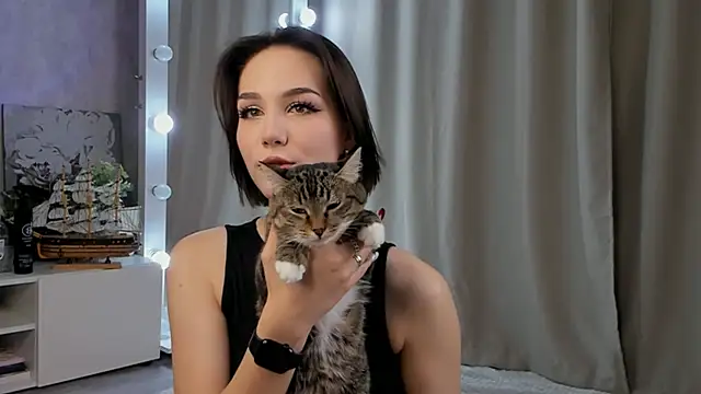 Snapshot of Tate_Angel chatting on 11, 10, 2025 Tate Angel online show from 11, 10, 2025