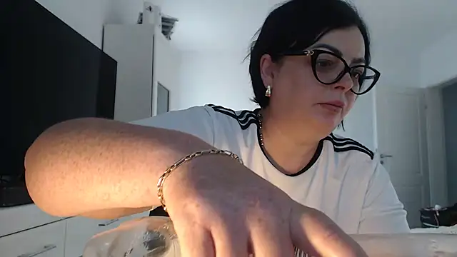 Amandamuller1982 online show from 4, 8, 2026