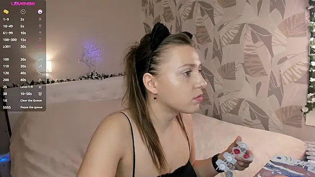 Snapshot of ViolaBloom22 chatting on 25, 1, 2025 ViolaBloom22 online show from 25, 1, 2025