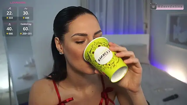 Snapshot of ZoeeZolton chatting on 4, 1, 2025 ZoeeZolton online show from 4, 1, 2025