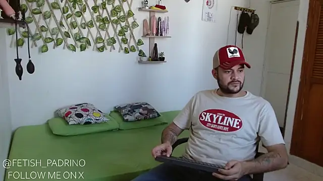 fetish padrino online show from 2, 2, 2025