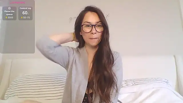 mixedasiangirl online show from 8, 5, 2026