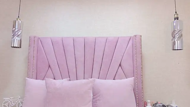 HazelMoret online show from 23, 9, 2025