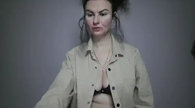 Snapshot of MiraLove362 chatting on 4, 2, 2025 MiraLove362 online show from 4, 2, 2025