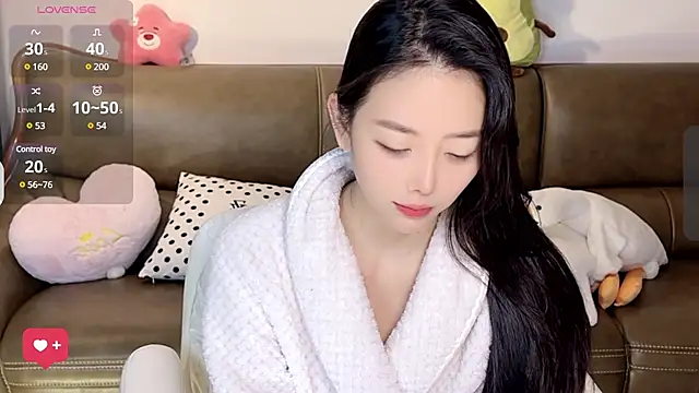 Yilin1999 online show from 8, 3, 2025