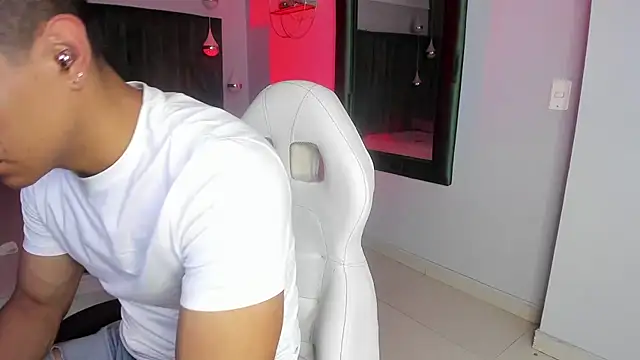 Snapshot of Lucii_fer_ chatting on 9, 11, 2025 Lucii fer online show from 9, 11, 2025