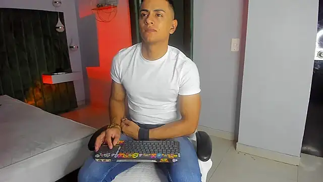 Snapshot of Lucii_fer_ chatting on 12, 11, 2025 Lucii fer online show from 12, 11, 2025