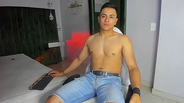 Snapshot of Lucii_fer_ chatting on 13, 11, 2025 Lucii fer online show from 13, 11, 2025