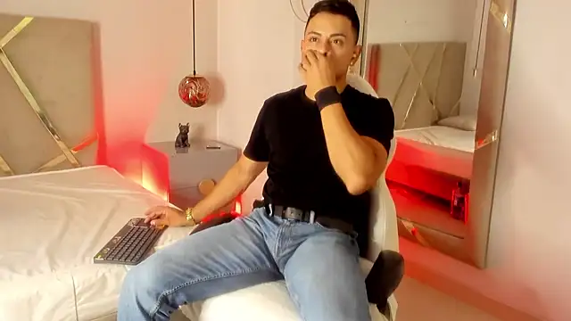 Snapshot of Lucii_fer_ chatting on 15, 11, 2025 Lucii fer online show from 15, 11, 2025