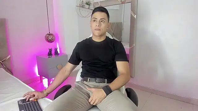 Snapshot of Lucii_fer_ chatting on 19, 11, 2025 Lucii fer online show from 19, 11, 2025