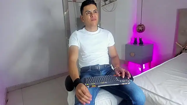 Snapshot of Lucii_fer_ chatting on 20, 11, 2025 Lucii fer online show from 20, 11, 2025