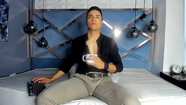 Snapshot of Lucii_fer_ chatting on 22, 11, 2025 Lucii fer online show from 22, 11, 2025