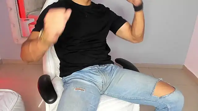 Snapshot of Lucii_fer_ chatting on 5, 12, 2025 Lucii fer online show from 5, 12, 2025