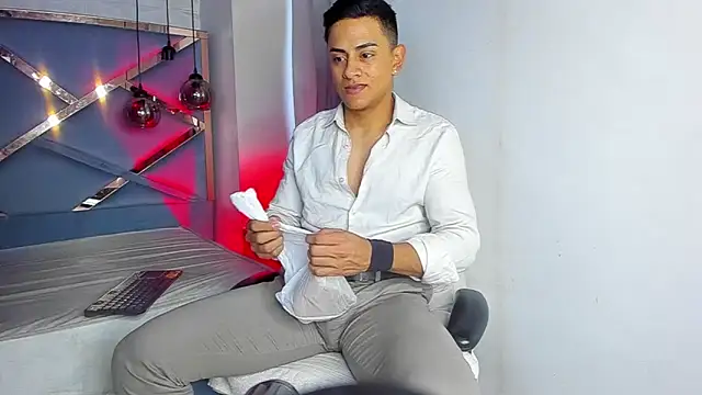 Snapshot of Lucii_fer_ chatting on 13, 3, 2026 Lucii fer online show from 13, 3, 2026