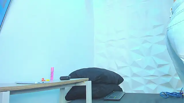 Snapshot of MarieMyller chatting on 9, 10, 2025 MarieMyller online show from 9, 10, 2025