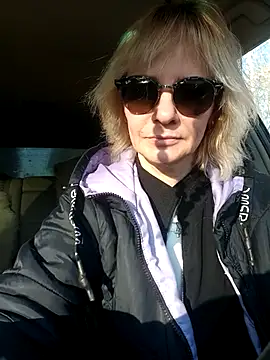 Milen Milf online show from 3, 3, 2025