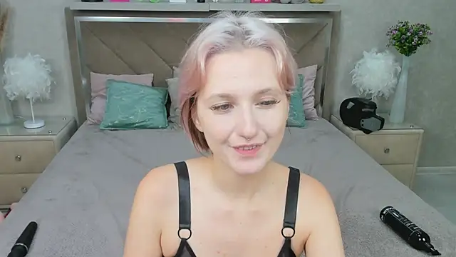 MiaKarlos online show from 24, 7, 2026