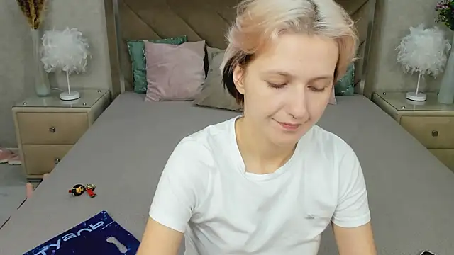 MiaKarlos online show from 28, 7, 2026