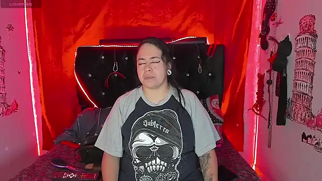 Snapshot of katieeandsharonn chatting on 2, 12, 2025 katieeandsharonn online show from 2, 12, 2025