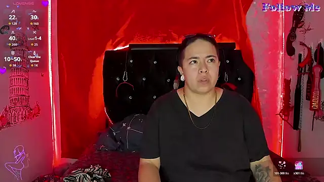 Snapshot of katieeandsharonn chatting on 17, 12, 2025 katieeandsharonn online show from 17, 12, 2025