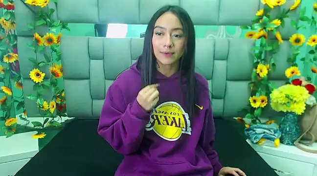 Miaa Thopmson online show from 18, 3, 2025