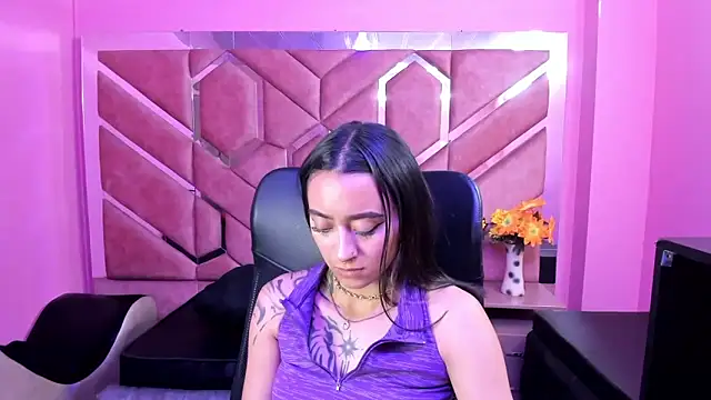 Miaa Thopmson online show from 11, 9, 2025