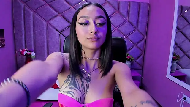 Miaa Thopmson online show from 23, 9, 2025