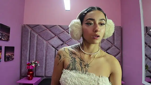 Miaa Thopmson online show from 3, 10, 2025