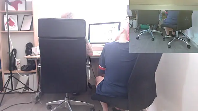Snapshot of EdgesOfReality chatting on 3, 2, 2026 EdgesOfReality online show from 3, 2, 2026