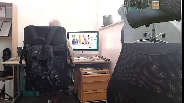 Snapshot of EdgesOfReality chatting on 16, 2, 2026 EdgesOfReality online show from 16, 2, 2026