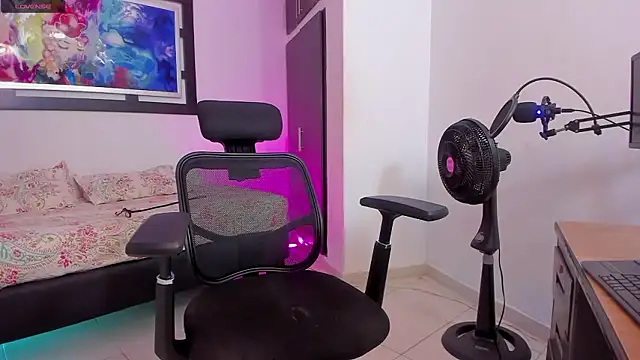 Zaya Smith online show from 3, 12, 2024