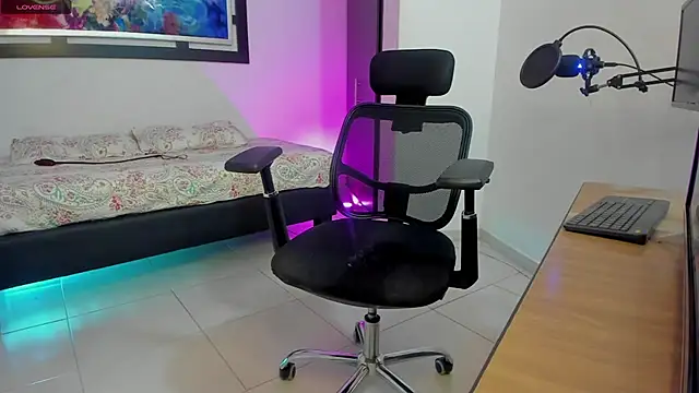 Zaya Smith online show from 6, 12, 2024