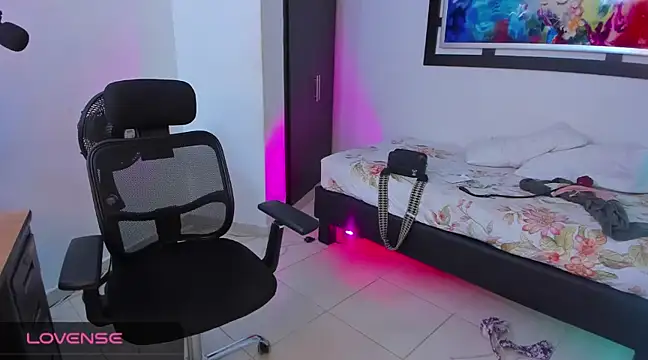 Zaya Smith online show from 8, 1, 2025