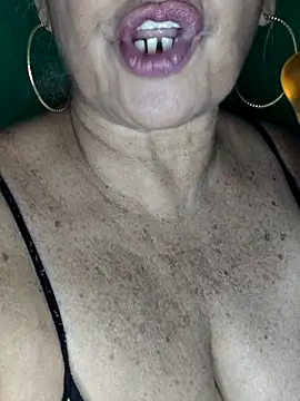 Snapshot of Kasandra_Ho chatting on 11, 11, 2025 Kasandra Ho online show from 11, 11, 2025