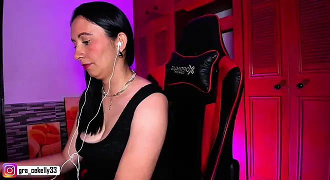 Snapshot of gracekelly12 chatting on 5, 12, 2024 gracekelly12 online show from 5, 12, 2024