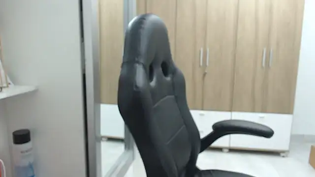 RoxanaLove9 online show from 22, 3, 2025