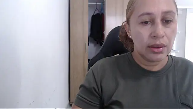 Snapshot of RoxanaLove9 chatting on 8, 8, 2026 RoxanaLove9 online show from 8, 8, 2026