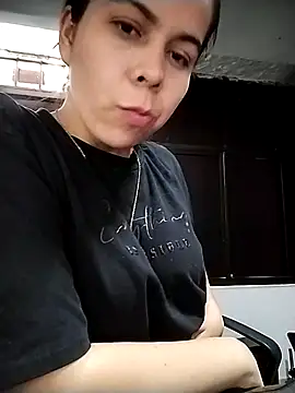 Snapshot of Lucianaferro_ chatting on 21, 10, 2025 Lucianaferro online show from 21, 10, 2025