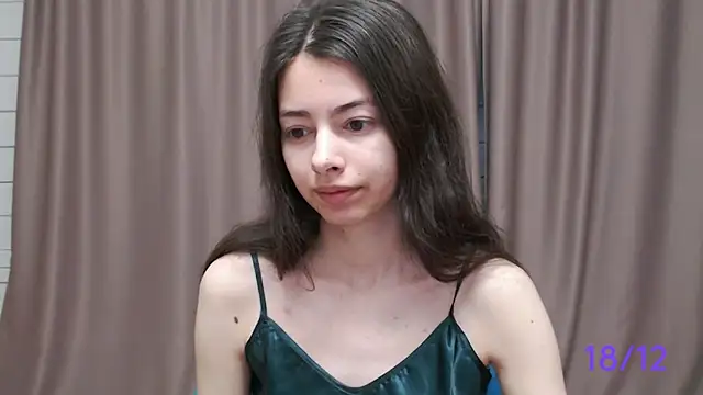 Snapshot of sweet_sweet_angel chatting on 18, 12, 2024 sweet sweet angel online show from 18, 12, 2024