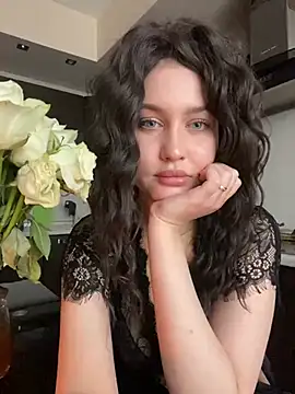 KikiWatson online show from 6, 2, 2025