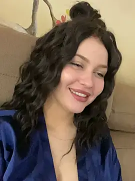 KikiWatson online show from 21, 2, 2025