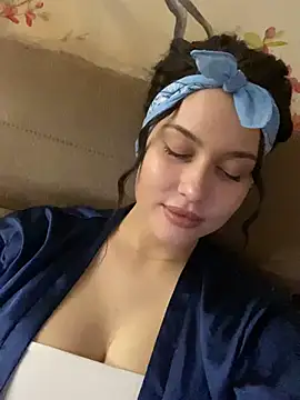 KikiWatson online show from 27, 2, 2025