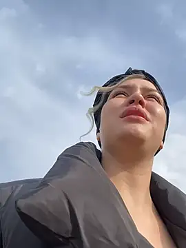 KikiWatson online show from 14, 3, 2025