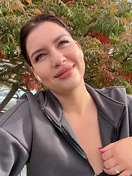 KikiWatson online show from 28, 9, 2025